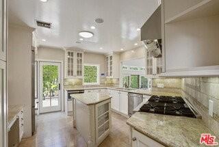 530 Westmount Dr - Photo 6 of 8