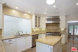 530 Westmount Dr - Photo 7 of 8