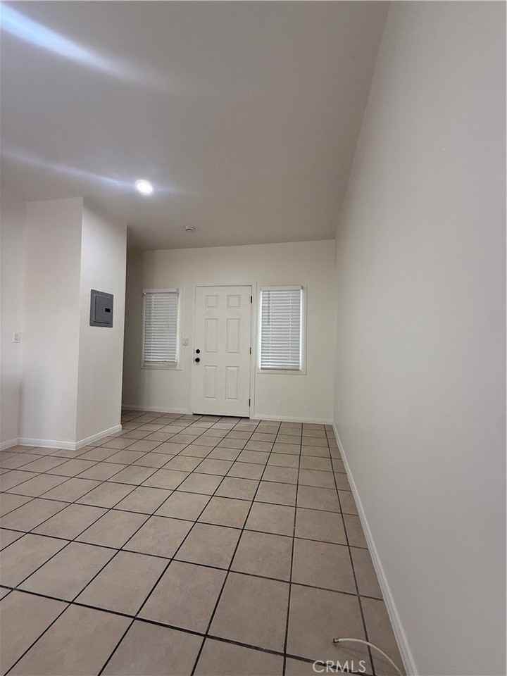 1085 Hoffman Ave #10 - Photo 2 of 10