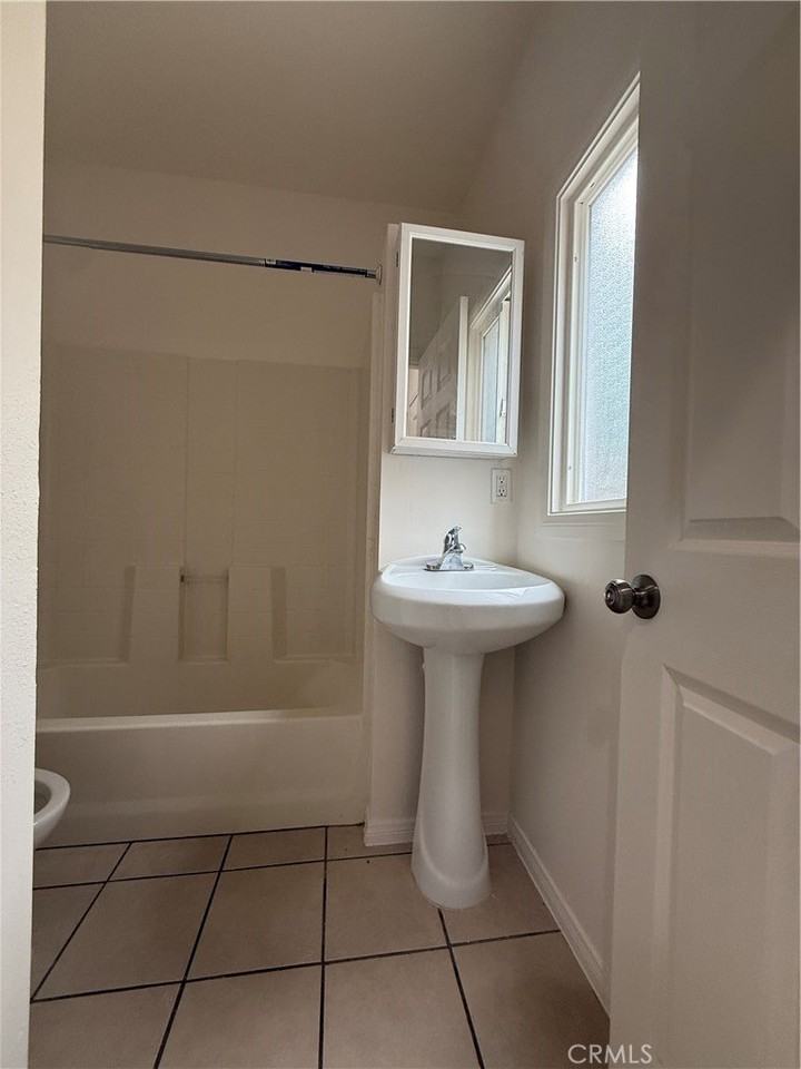 1085 Hoffman Ave #10 - Photo 6 of 10