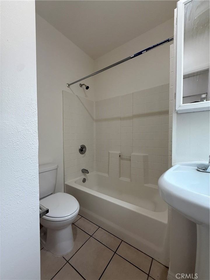 1085 Hoffman Ave #10 - Photo 7 of 10
