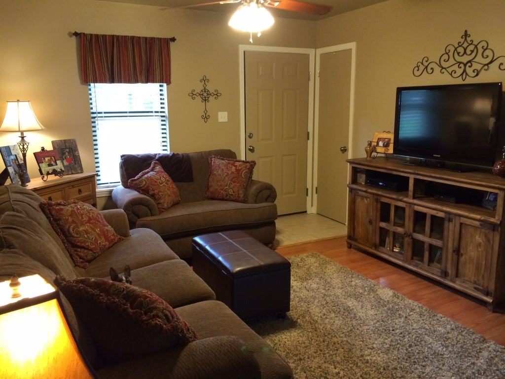 435 Cherry Oak Ln - Photo 3 of 9