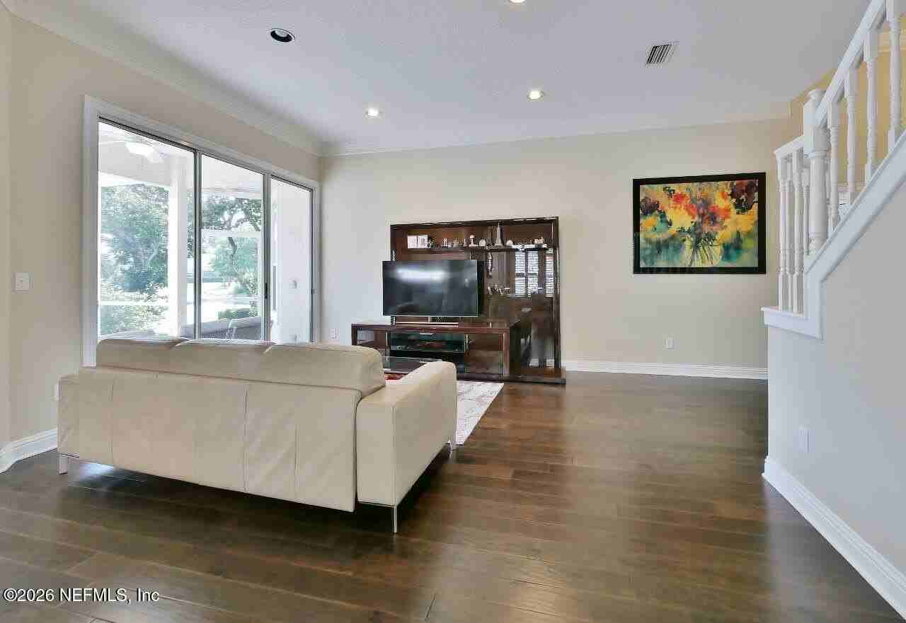 141 Deer Cove Dr - Photo 5 of 34
