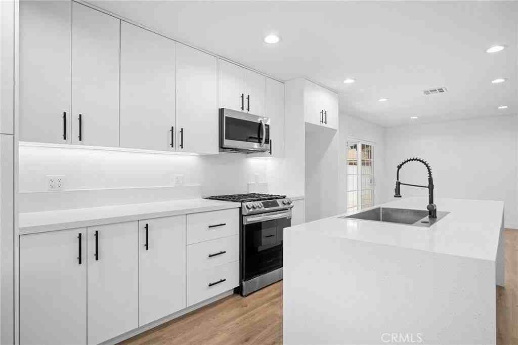 1010 Mariposa St - Photo 6 of 29