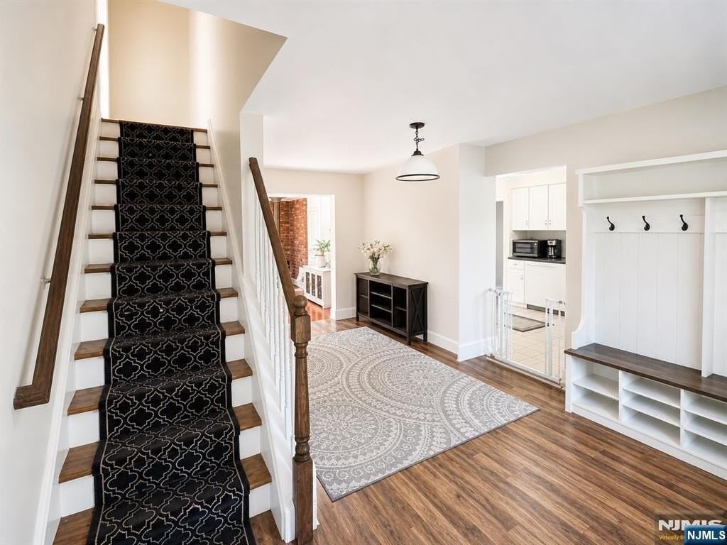 29 Cherry Ln - Photo 3 of 14
