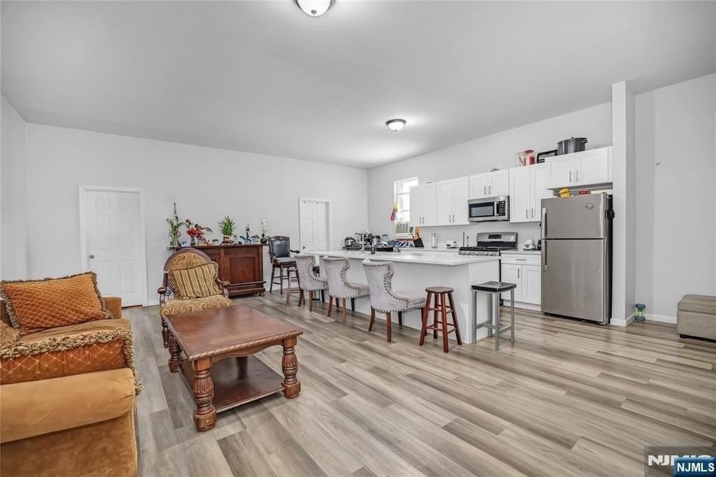 512 Monastery Pl #3 - Photo 2 of 11