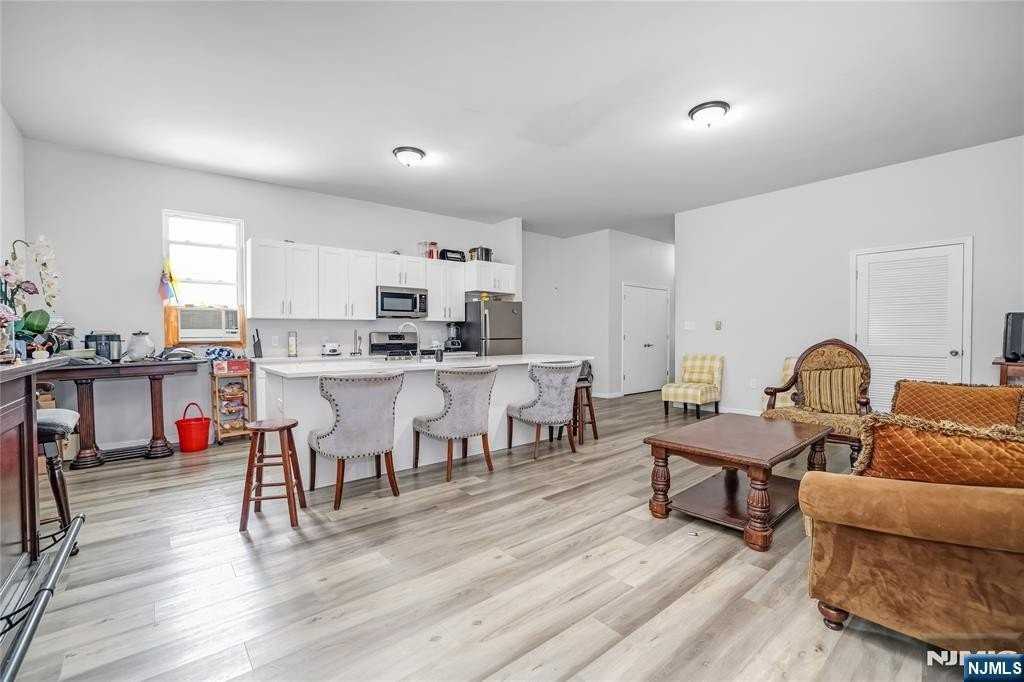 512 Monastery Pl #3 - Photo 3 of 11