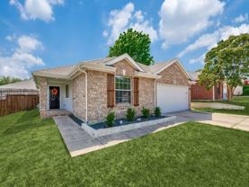 1305 Greenbriar Ln - Photo 1 of 1