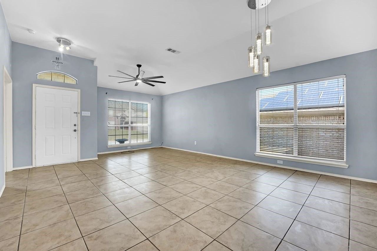1708 Windcastle Dr - Photo 5 of 28