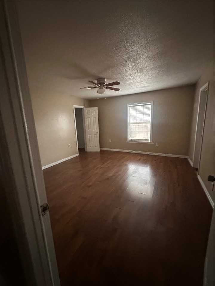 1208 Hall St - Photo 3 of 14