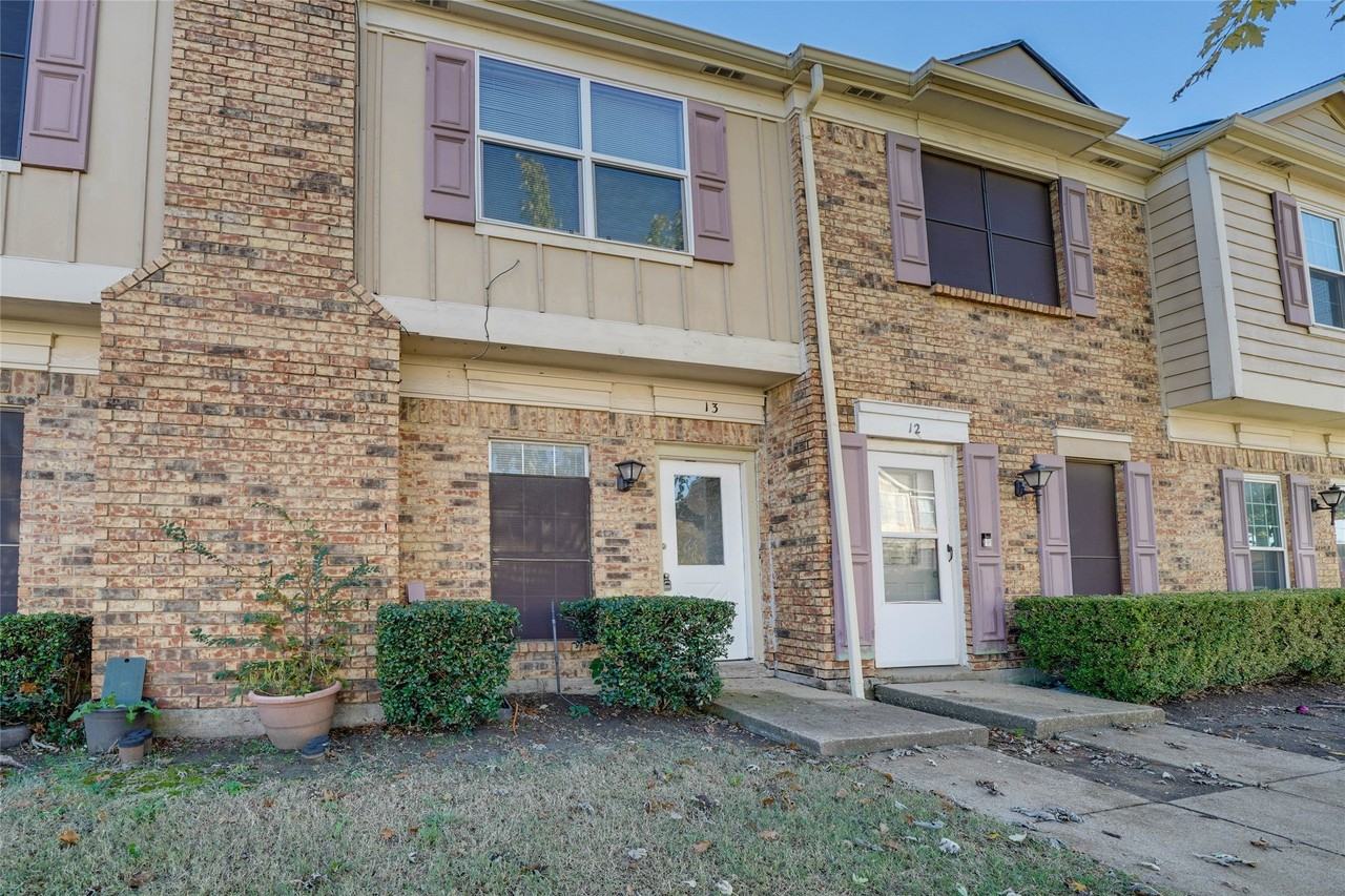 633 Carriagehouse Ln #3