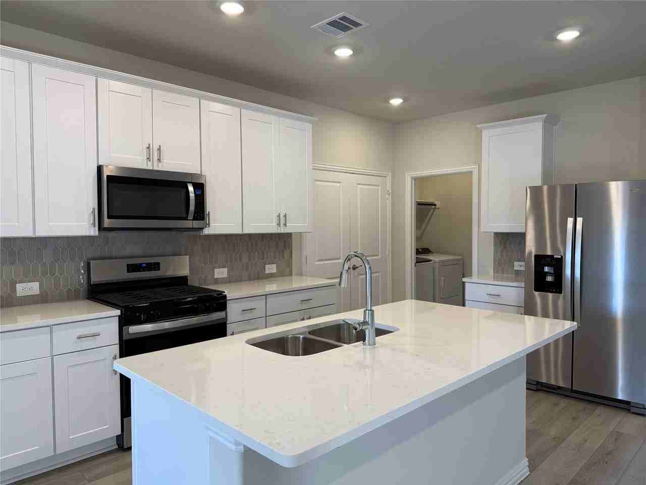 1736 Arches Rd - Photo 3 of 18