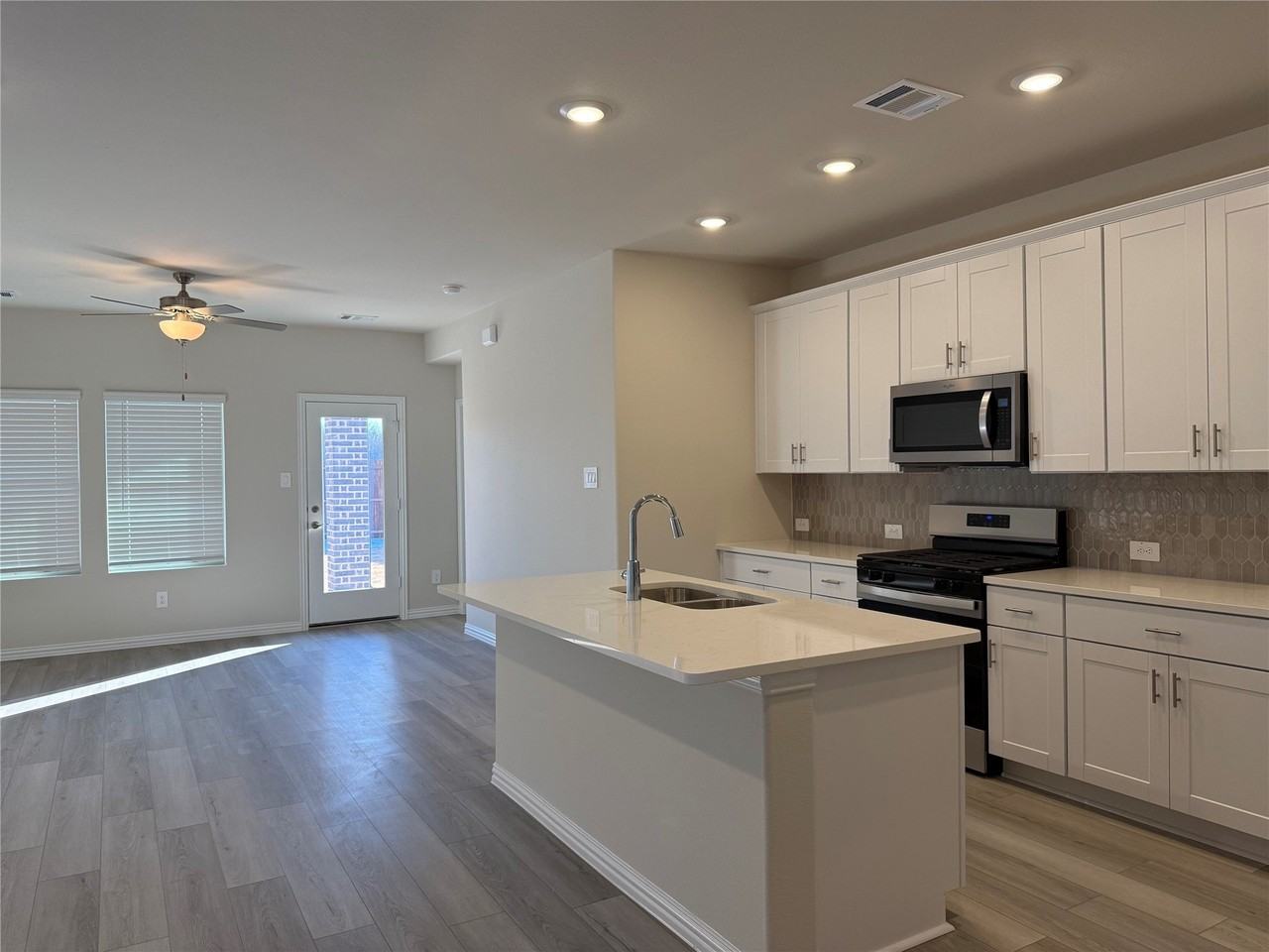 1736 Arches Rd - Photo 4 of 18