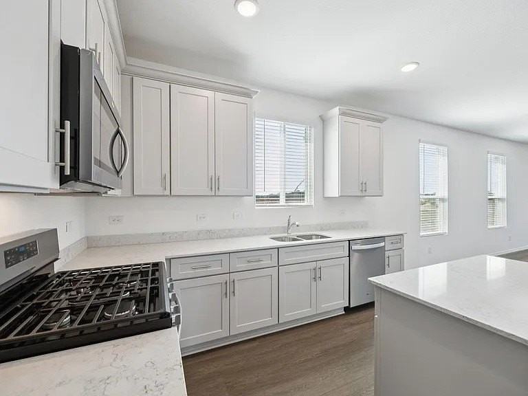 2440 Limerick Dr - Photo 4 of 11