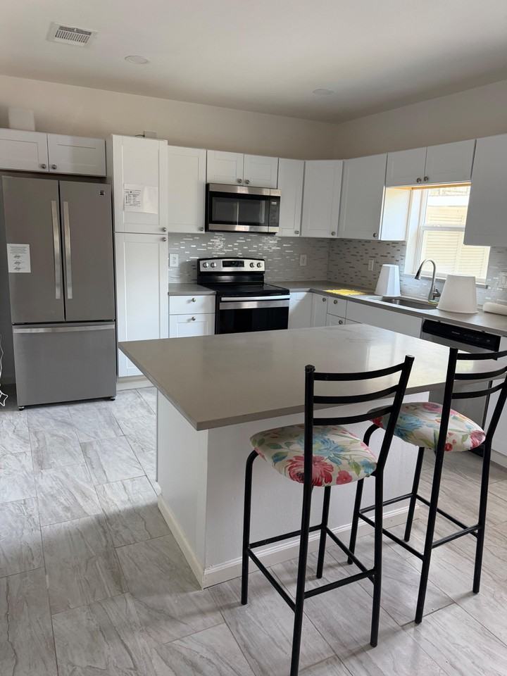 W Elsmere Pl - Photo 2 of 37