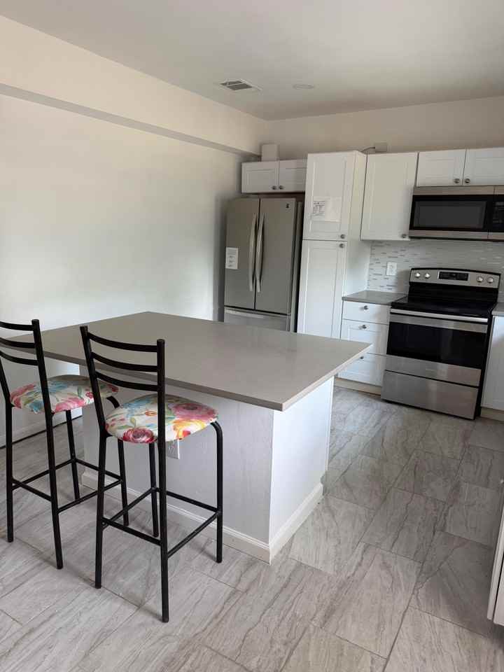 W Elsmere Pl - Photo 3 of 37