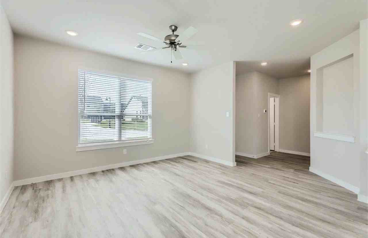 1332 Creekbank Dr #D - Photo 2 of 10