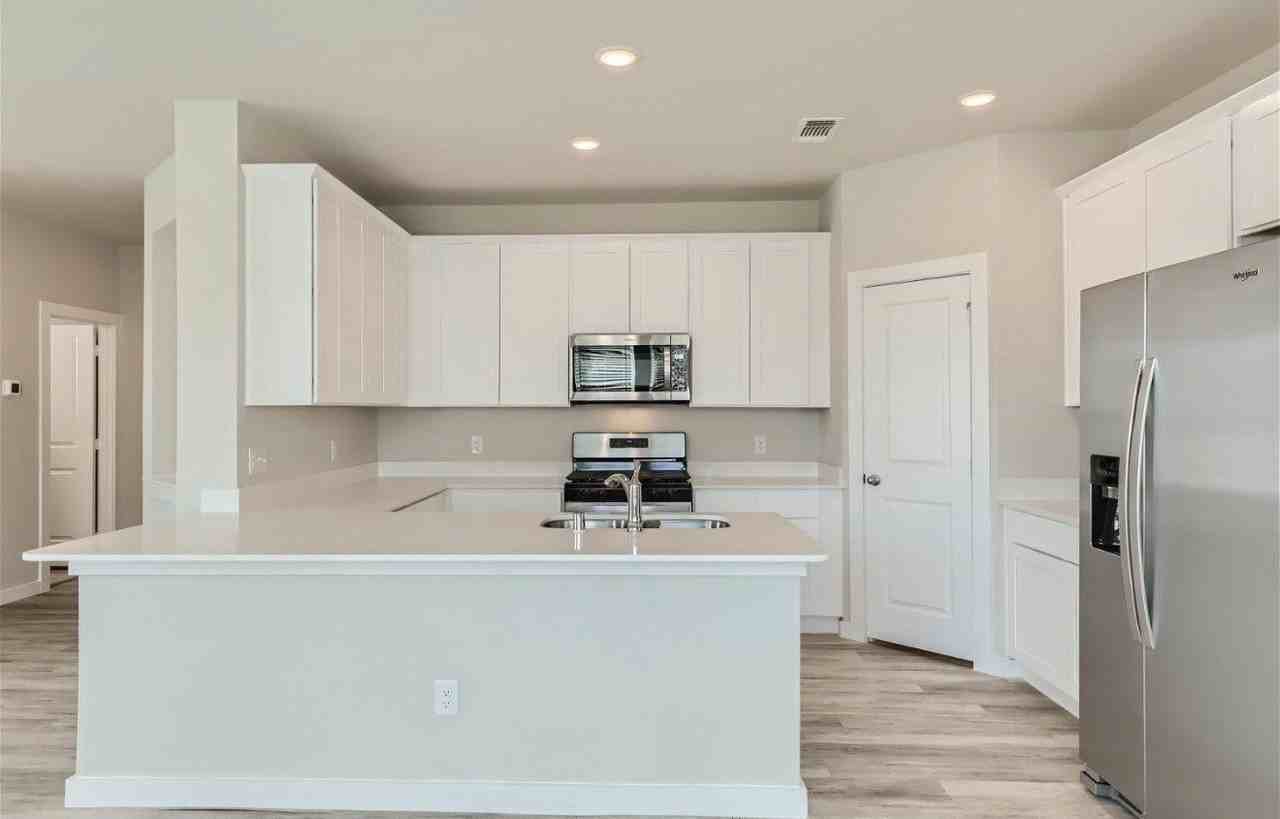 1332 Creekbank Dr #D - Photo 3 of 10