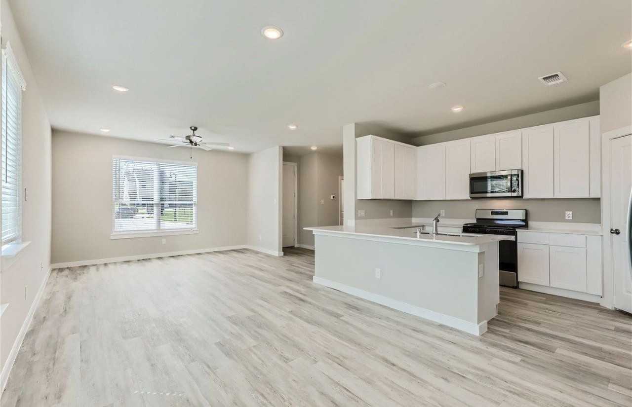 1332 Creekbank Dr #D - Photo 4 of 10