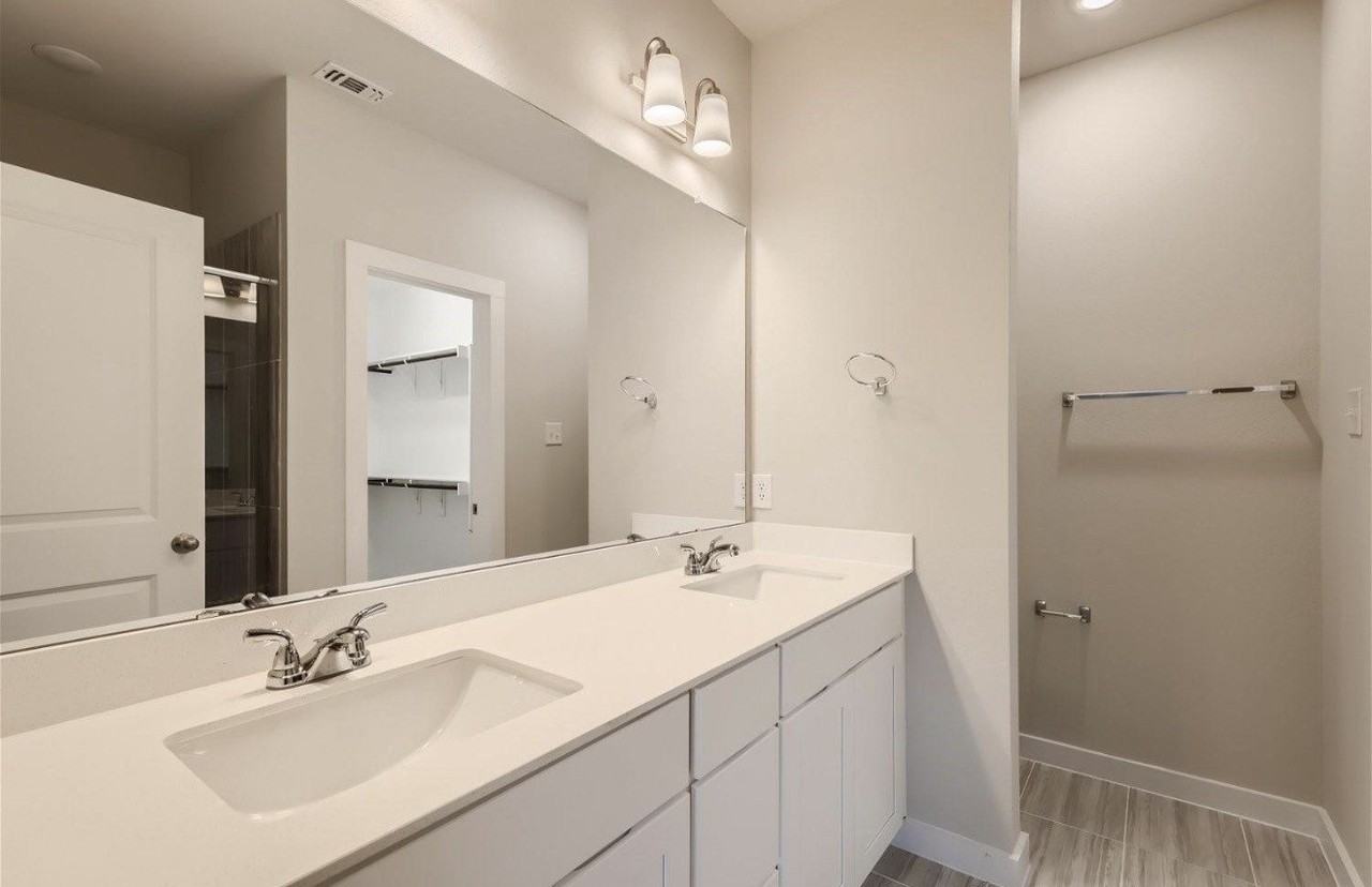 1332 Creekbank Dr #D - Photo 7 of 10