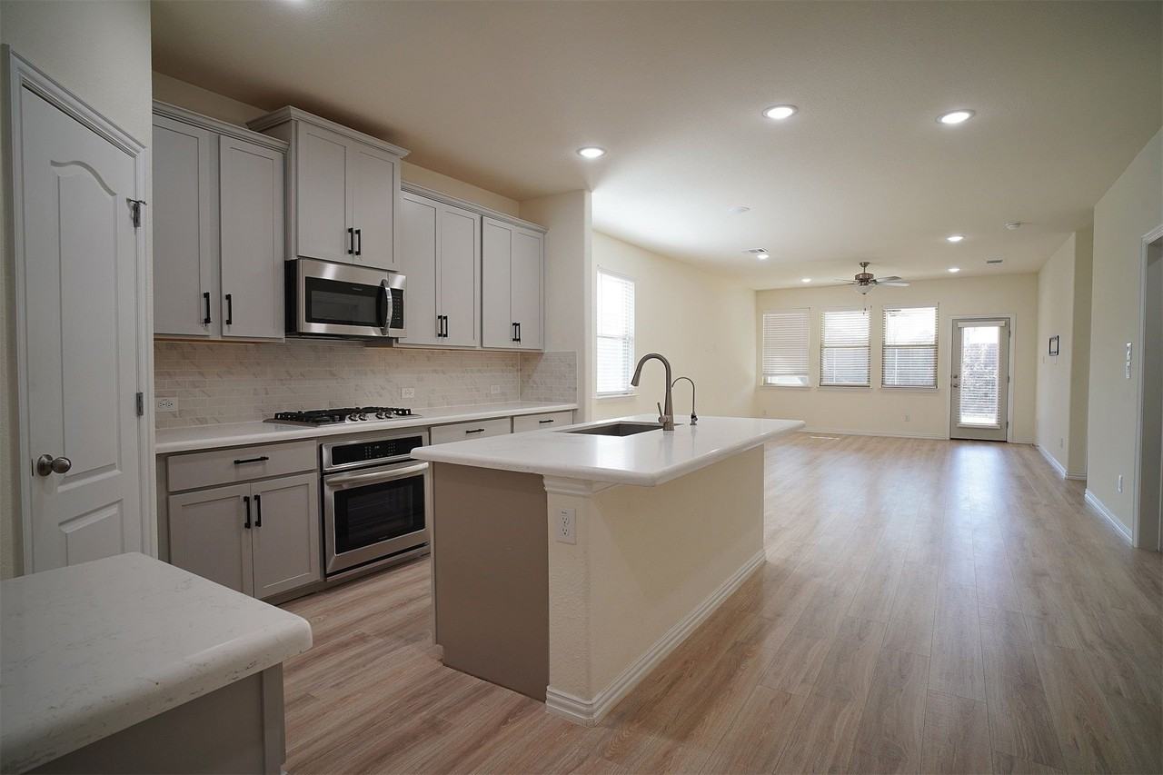 1432 Four Corner Ln - Photo 4 of 39