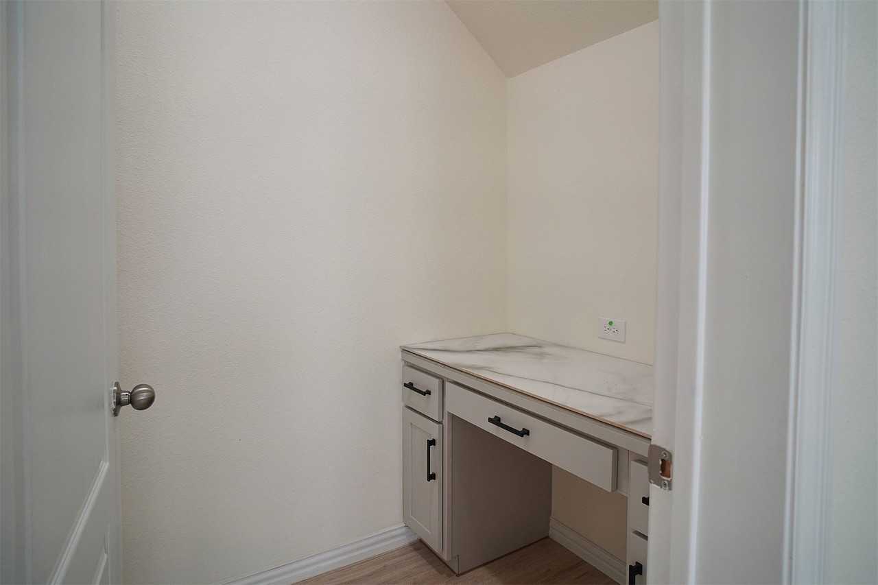 1432 Four Corner Ln - Photo 7 of 39