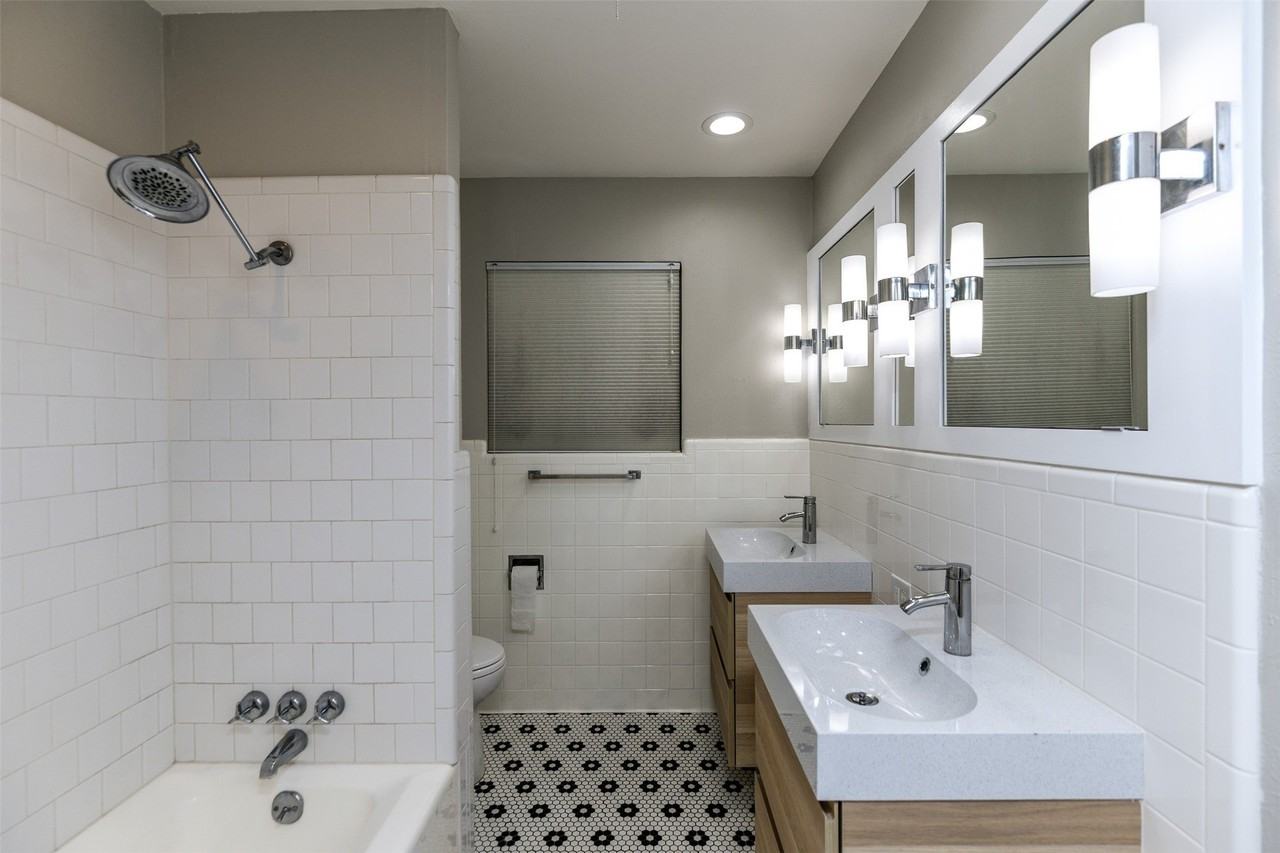 4408 Granbury Rd - Photo 4 of 10