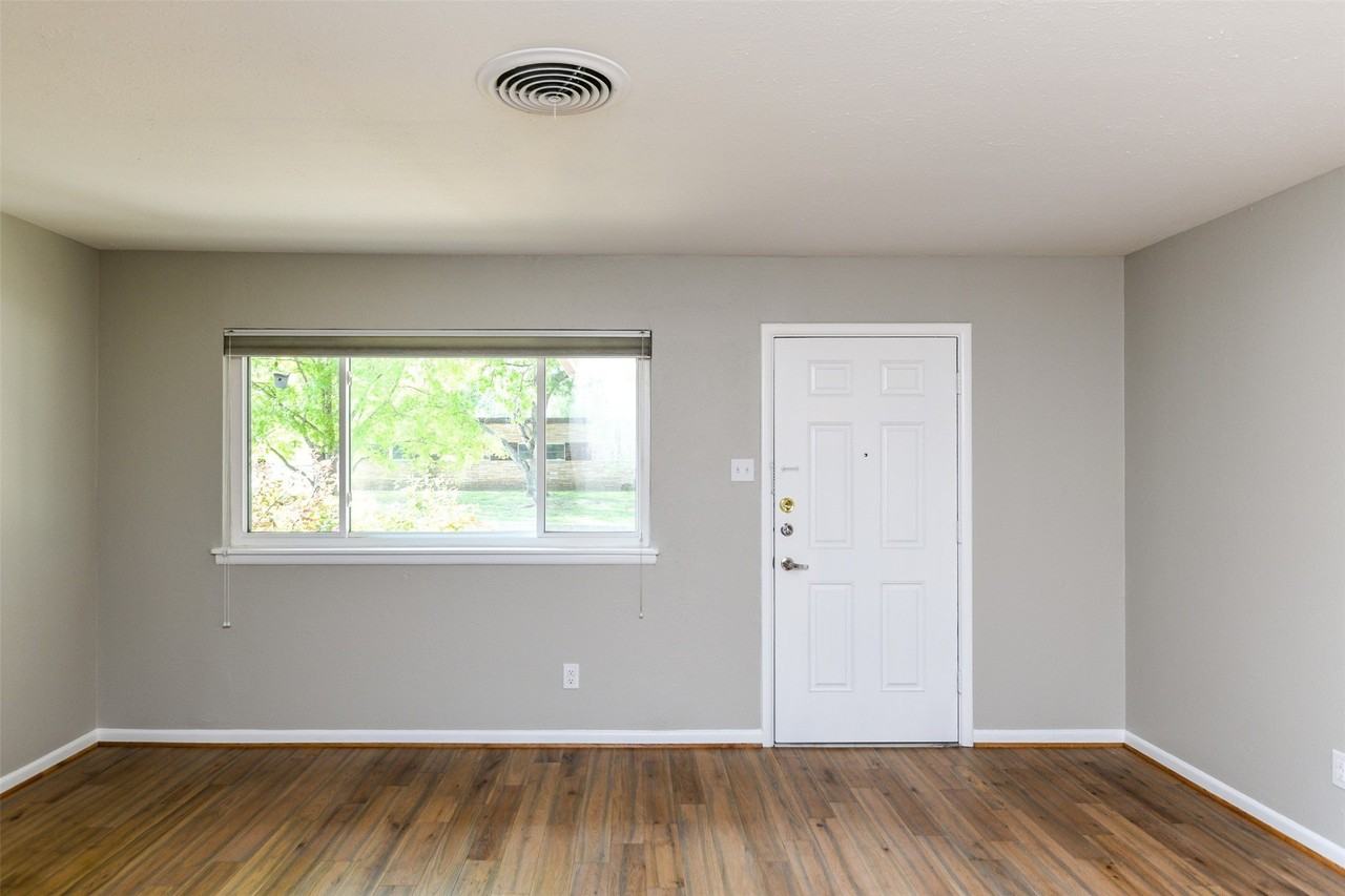 4408 Granbury Rd - Photo 5 of 10