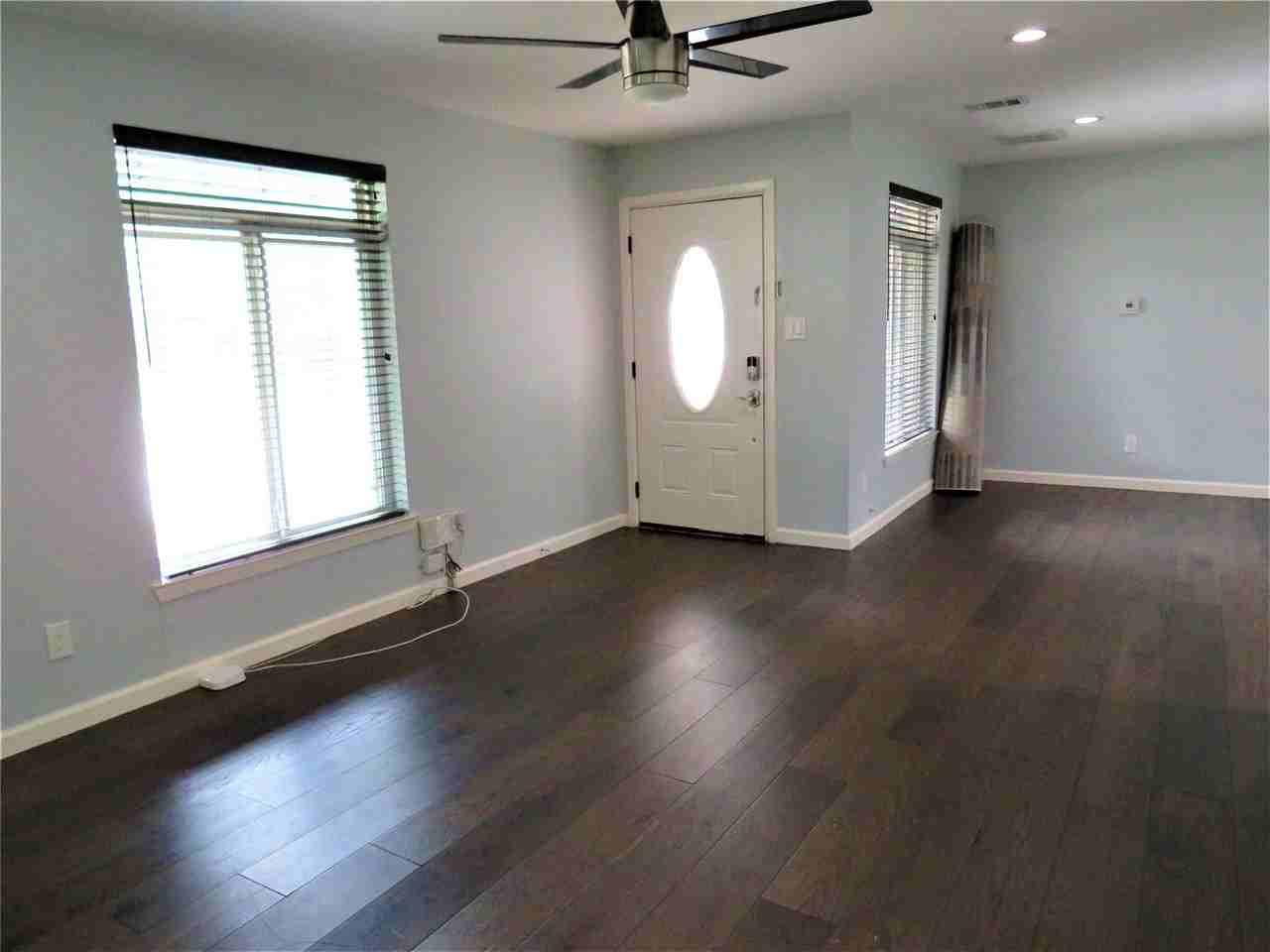 1026 Thomas St - Photo 3 of 26