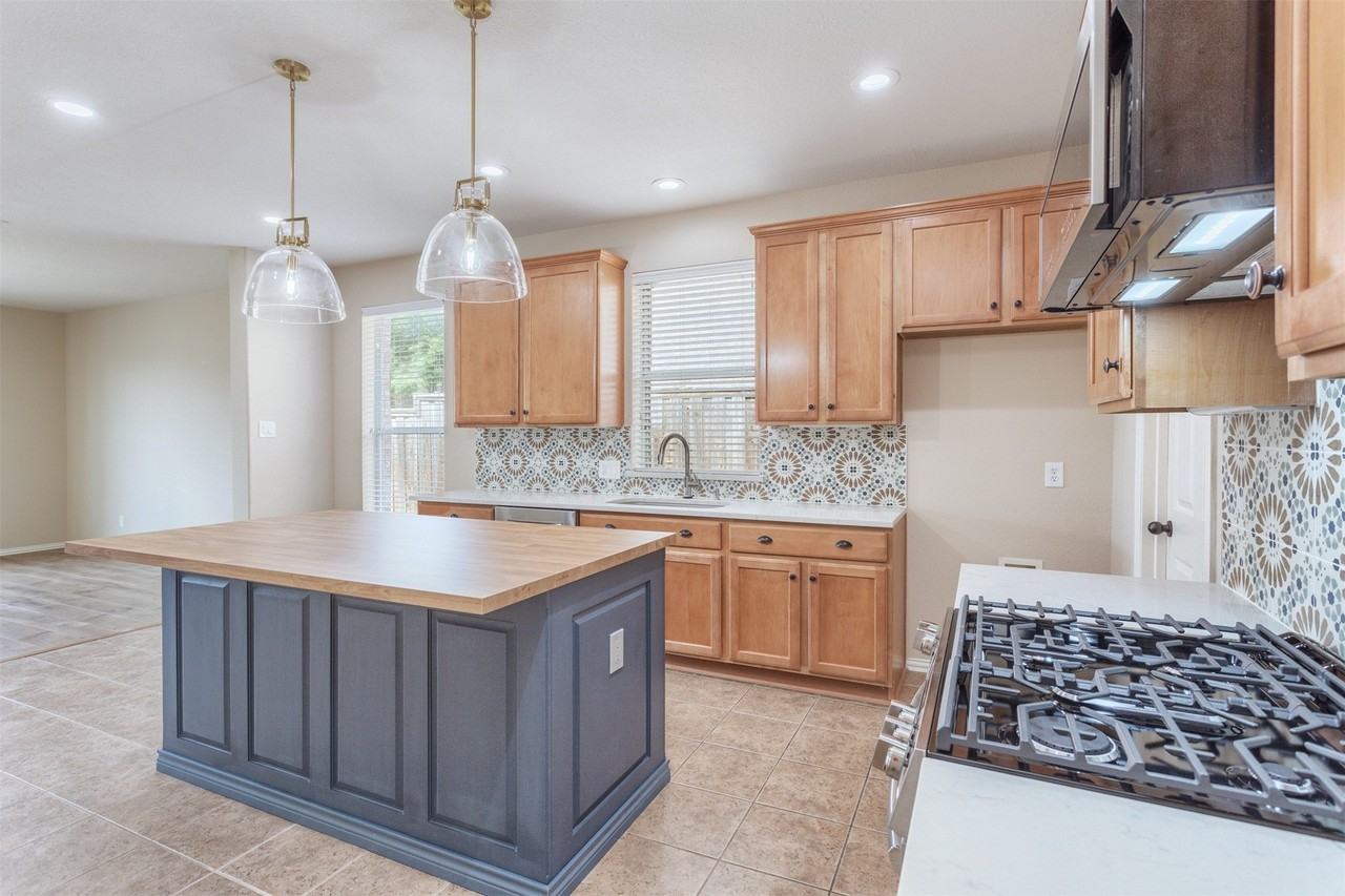 2356 Jaguar Dr - Photo 2 of 13