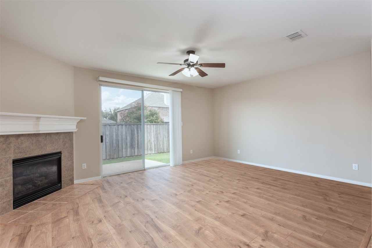 2356 Jaguar Dr - Photo 5 of 13