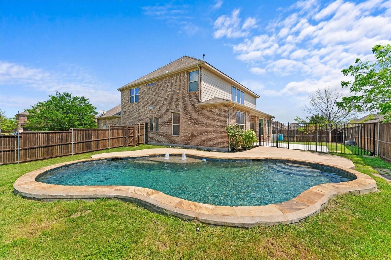 3122 Spring Creek Trl - Photo 2 of 38