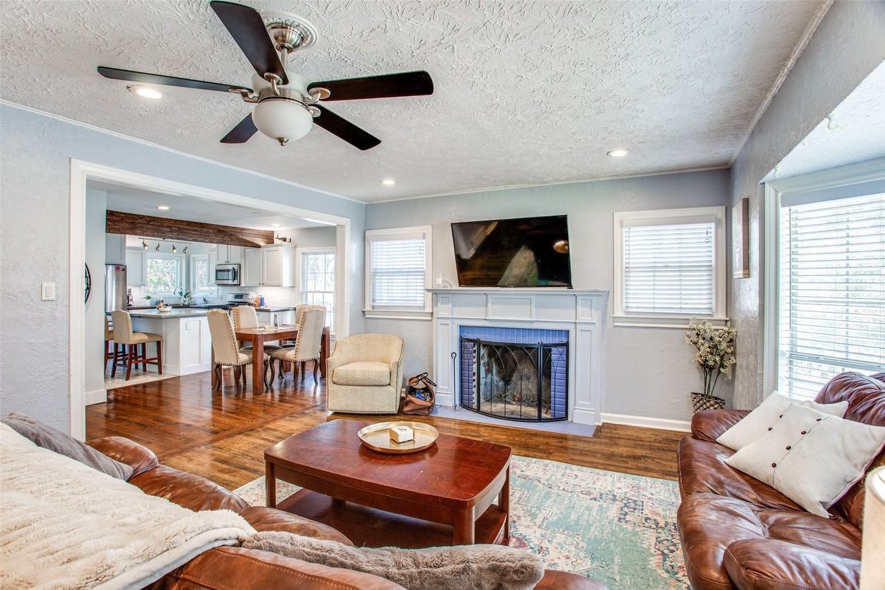 1405 Bluebonnet Dr - Photo 2 of 15