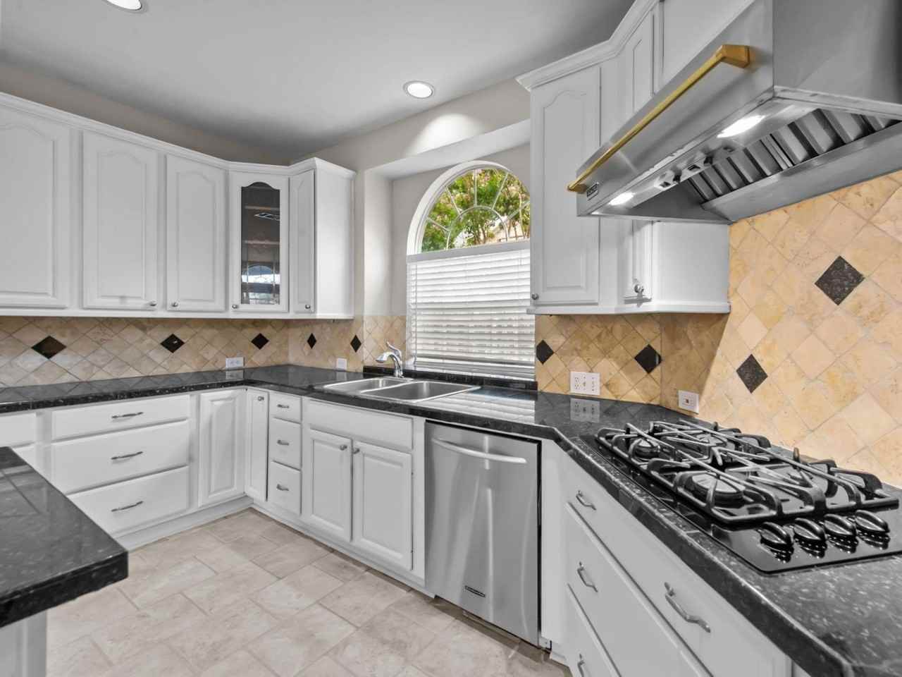 2421 Kittyhawk Dr - Photo 2 of 40
