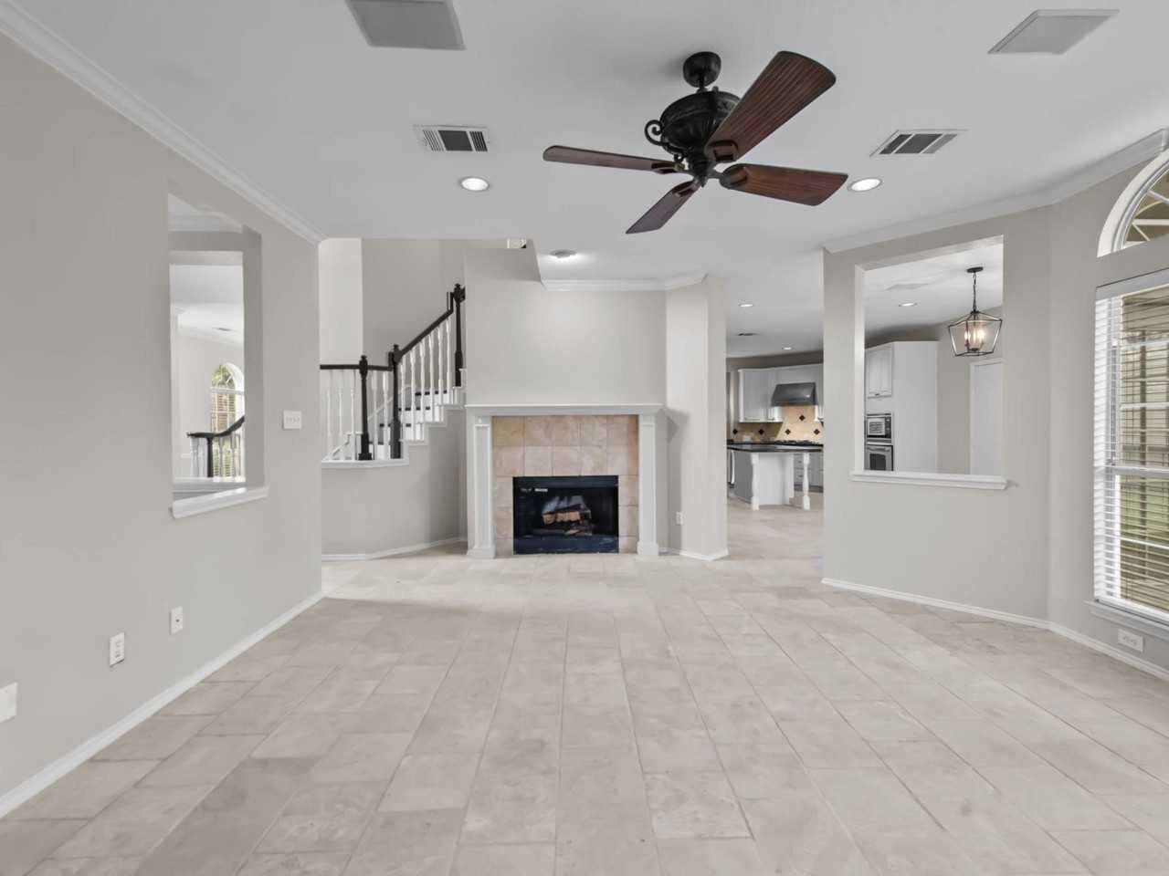 2421 Kittyhawk Dr - Photo 3 of 40