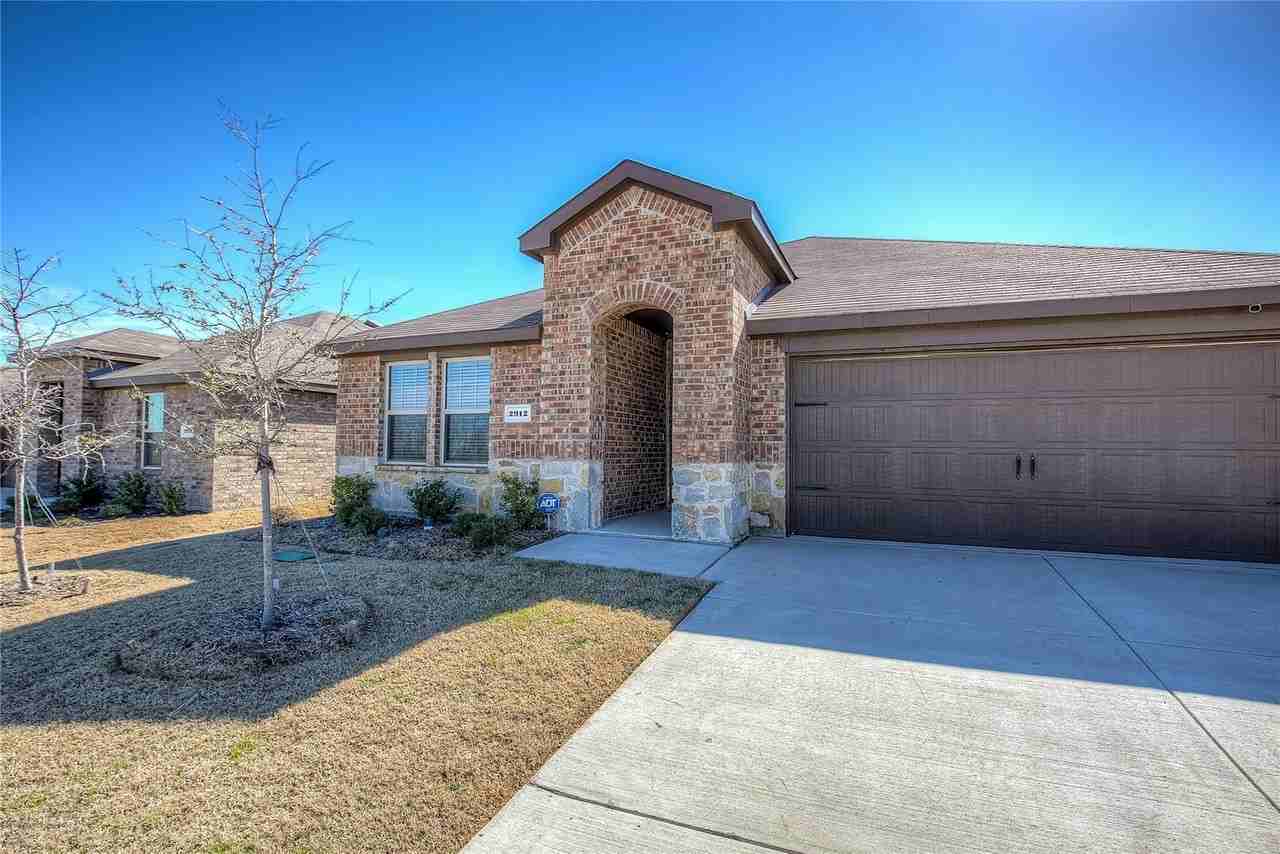 2912 Wooten Trl - Photo 2 of 36