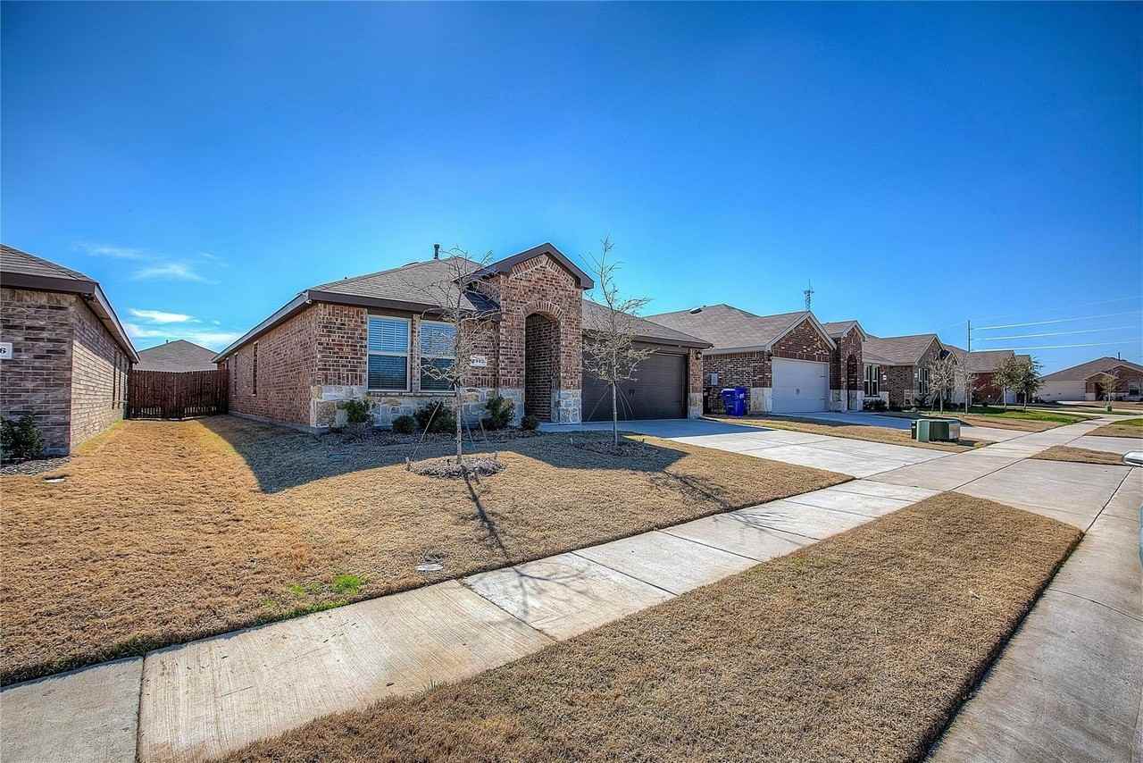 2912 Wooten Trl - Photo 3 of 36