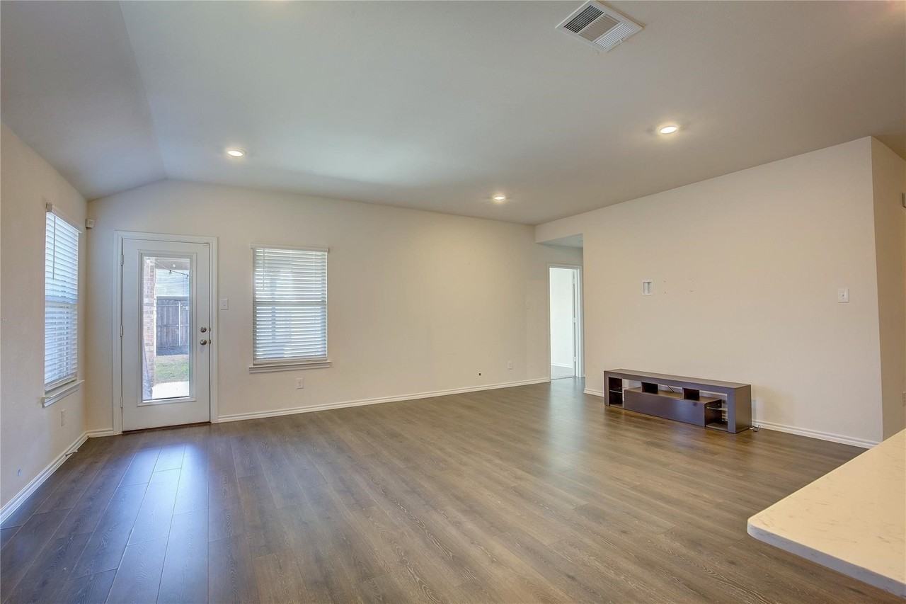 2912 Wooten Trl - Photo 7 of 36