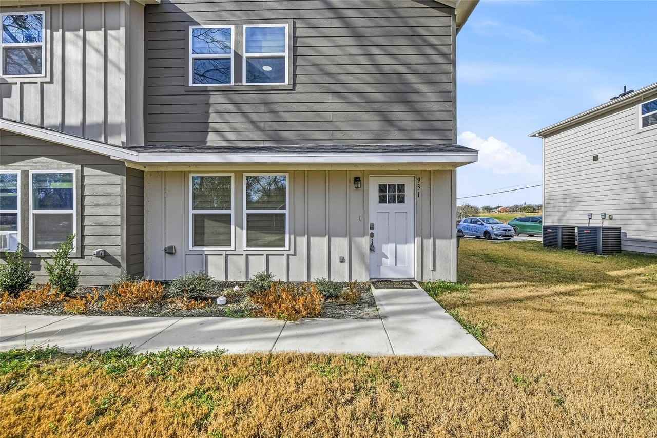 933 River Rd - Photo 2 of 20