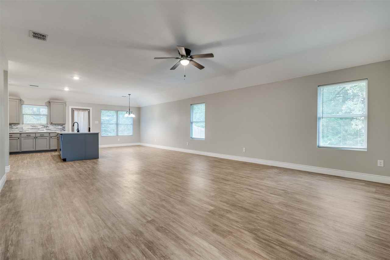 2734 Waters Edge - Photo 4 of 25