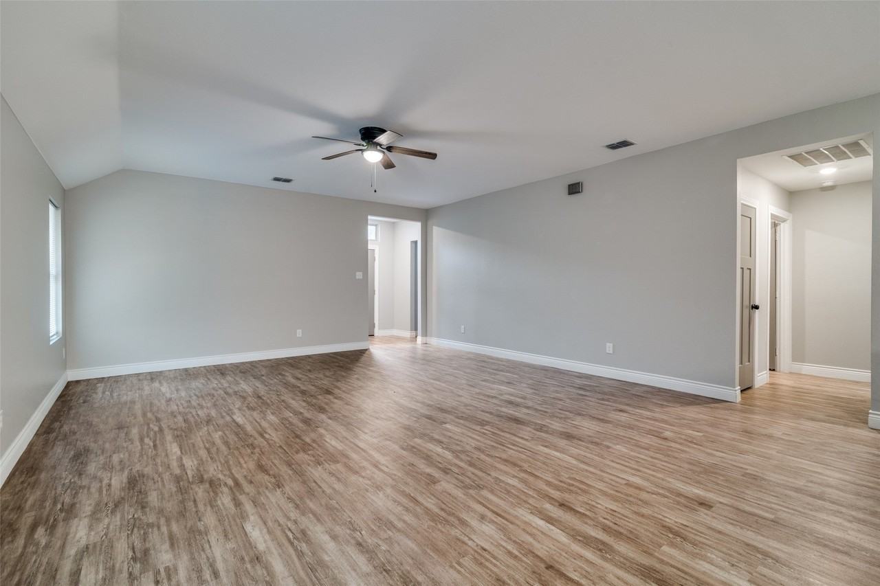 2734 Waters Edge - Photo 5 of 25