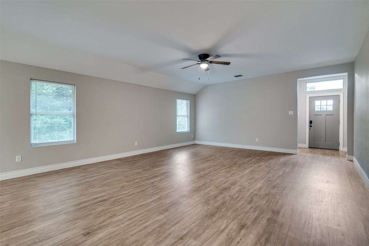 2734 Waters Edge - Photo 6 of 25
