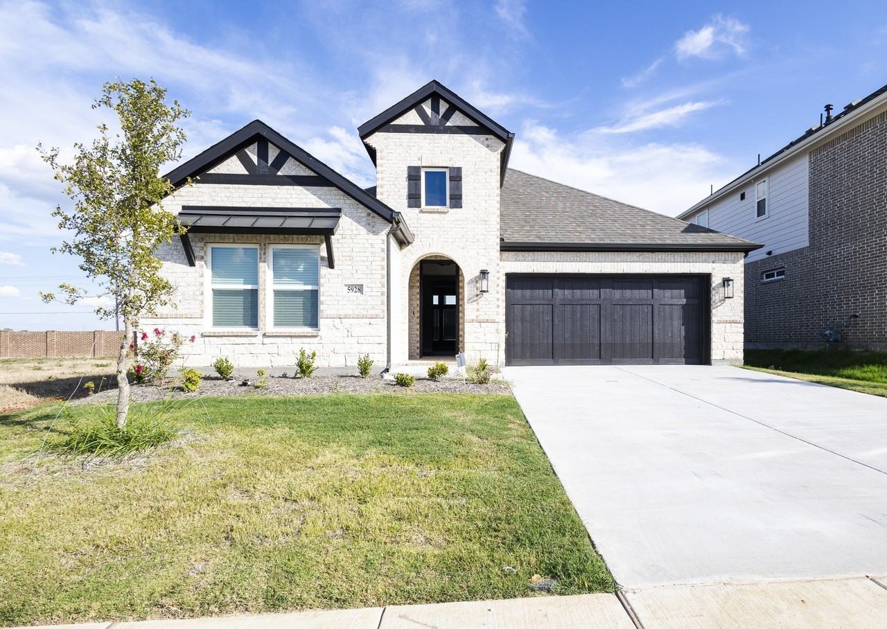 5928 Mustang Creek Ln
