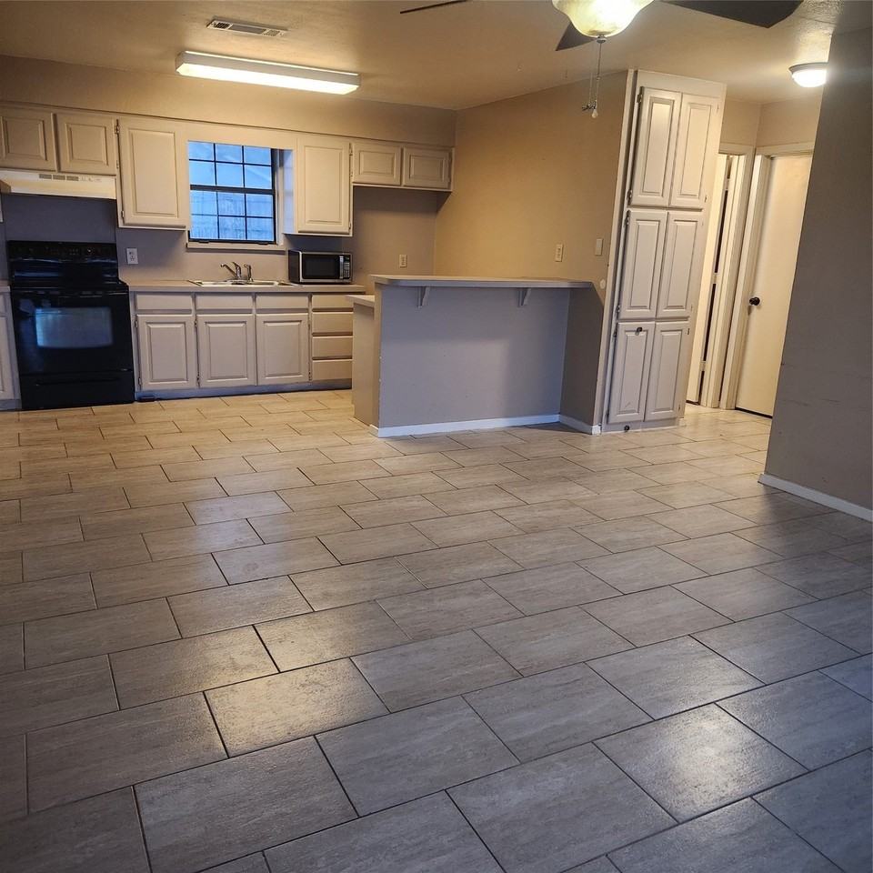 136 Marble Ct - Photo 3 of 9