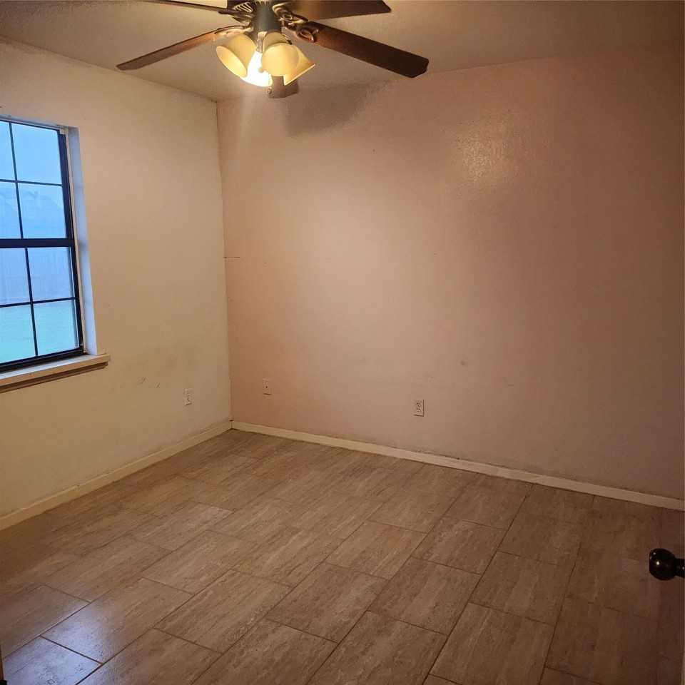 136 Marble Ct - Photo 7 of 9