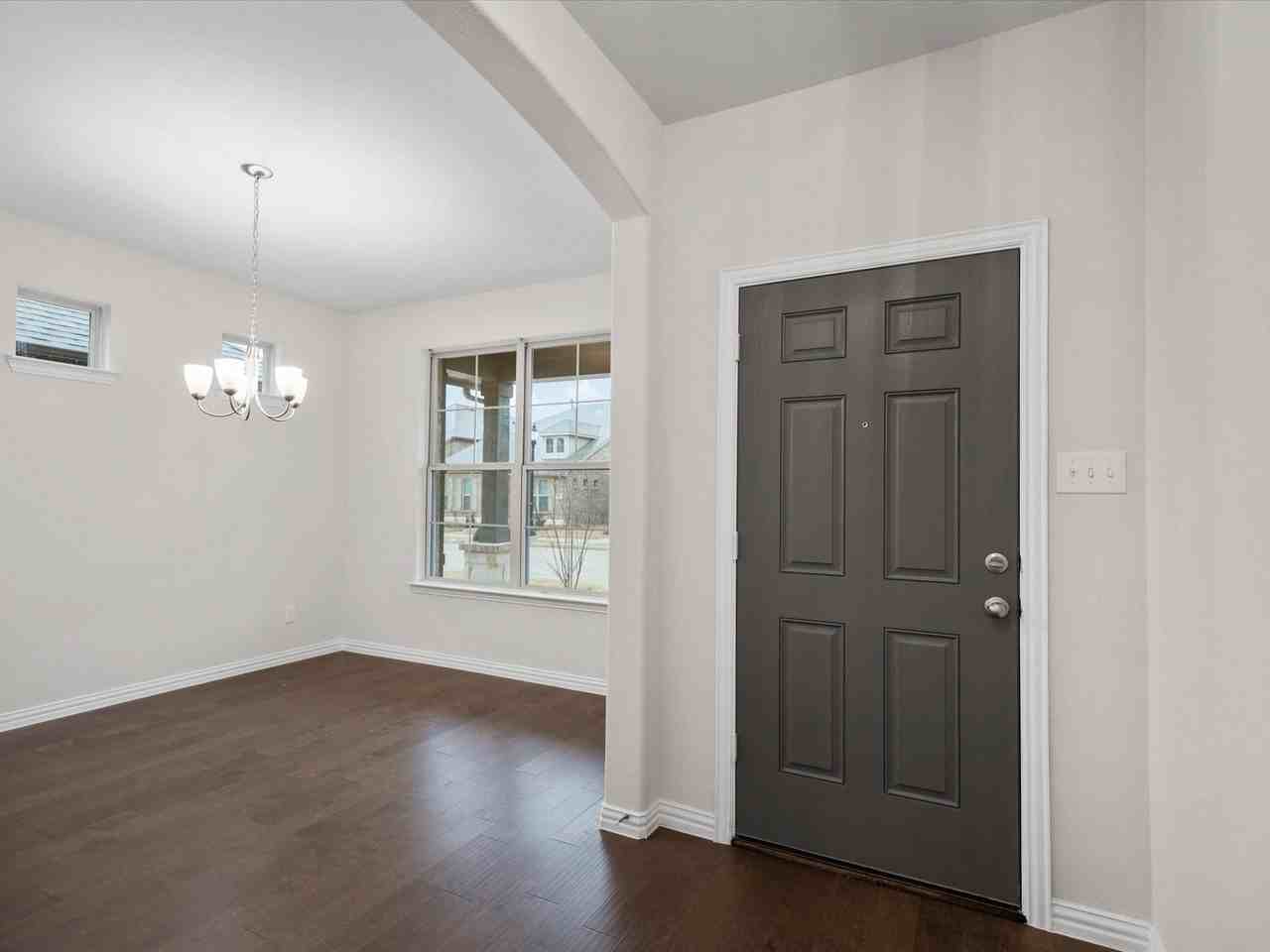 2036 Almassera Dr - Photo 5 of 33