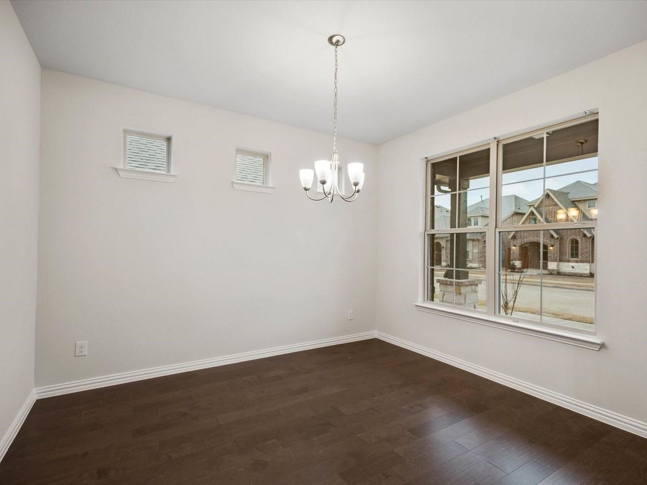2036 Almassera Dr - Photo 6 of 33