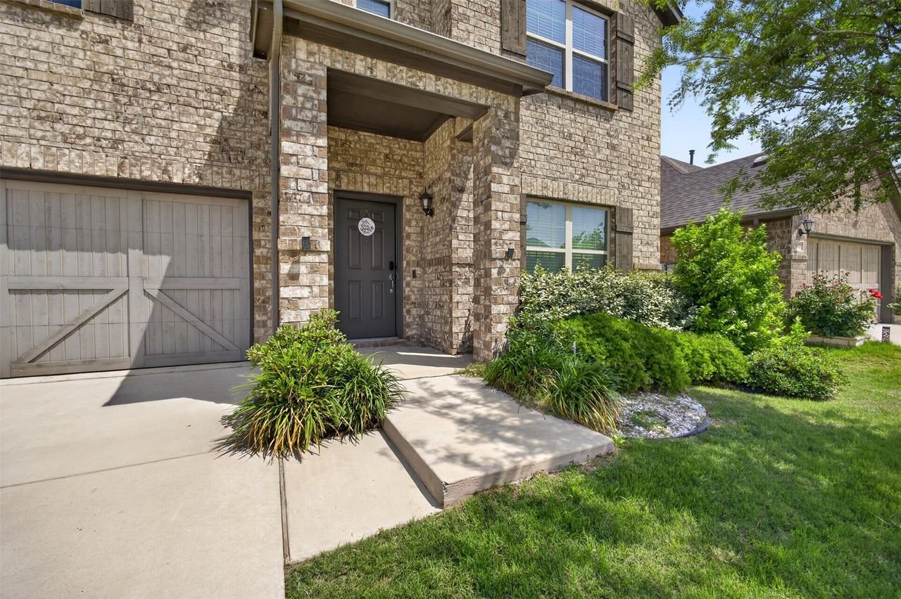 5913 Pensby Dr - Photo 2 of 40