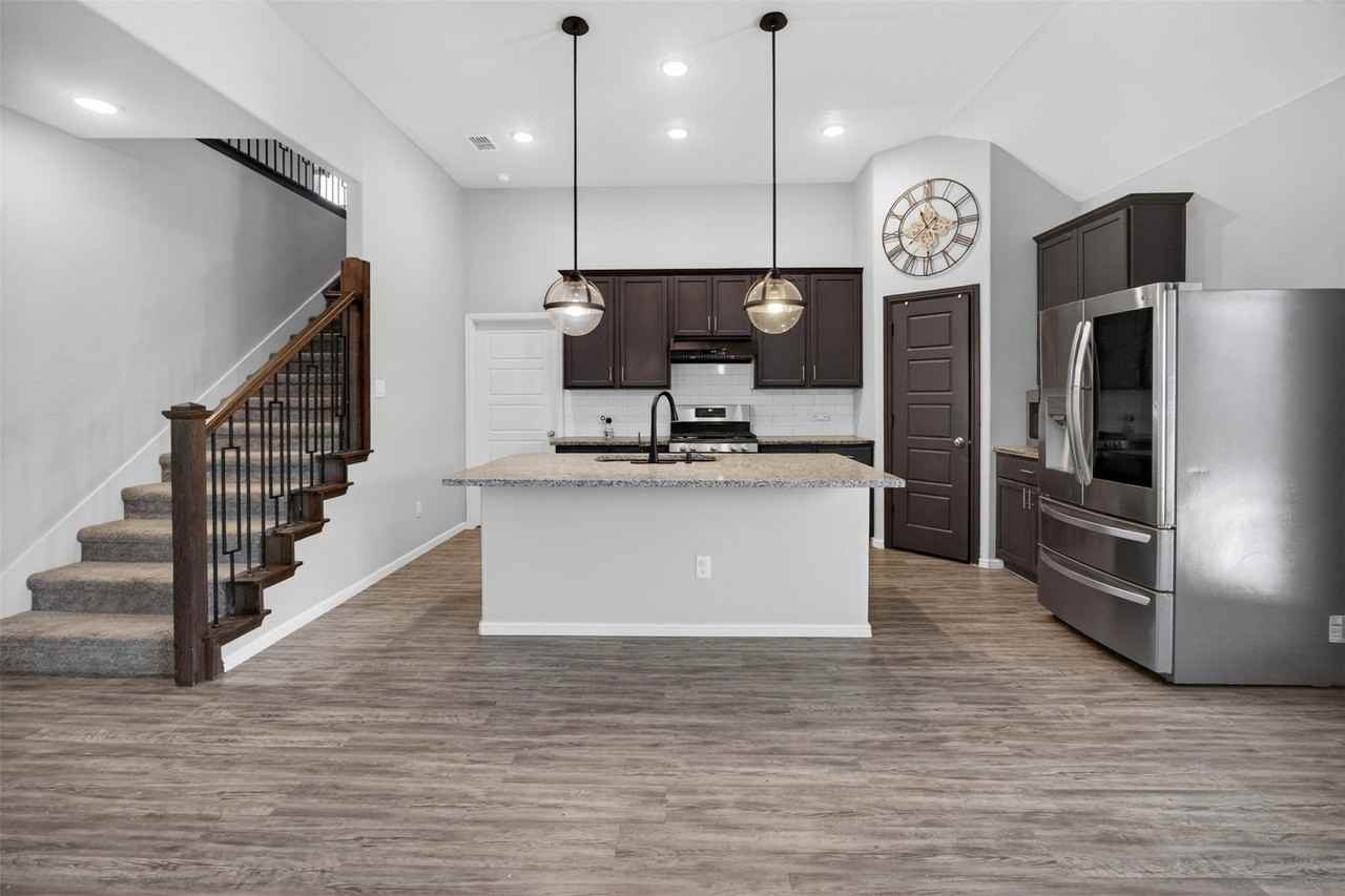 5913 Pensby Dr - Photo 3 of 40