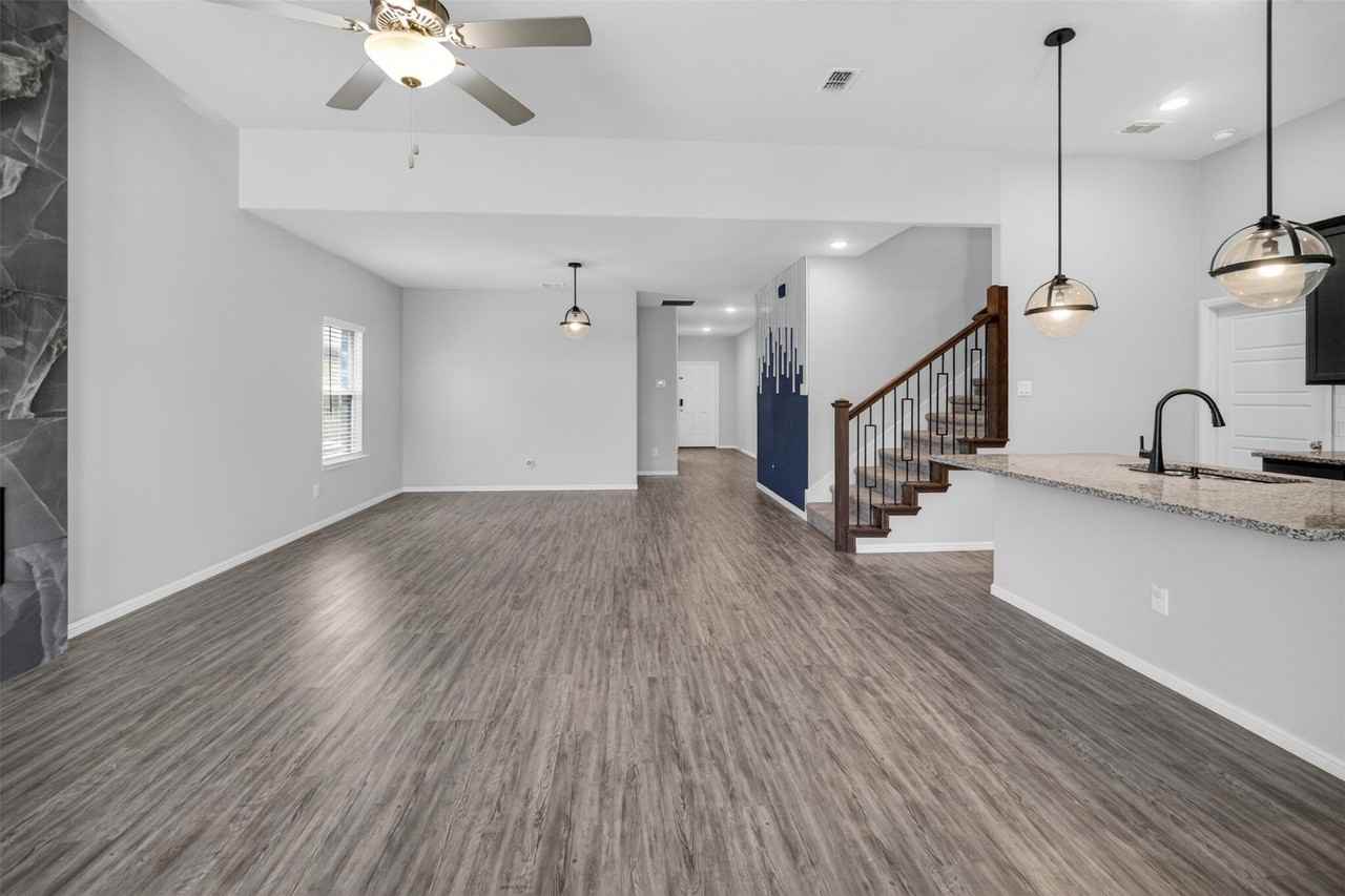 5913 Pensby Dr - Photo 4 of 40